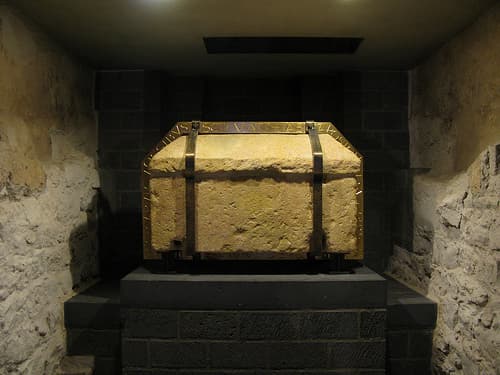 Рака с мощами апостола Матфия